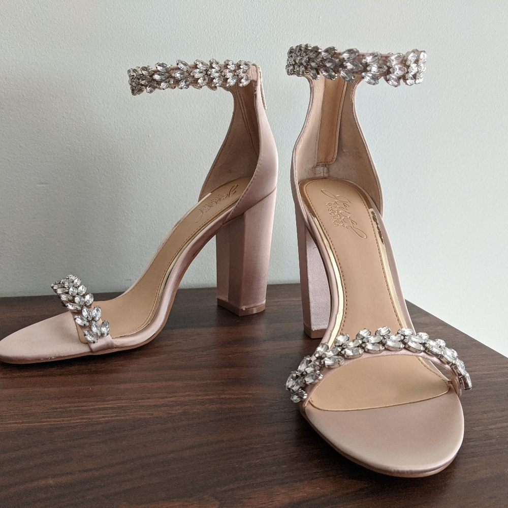 Never worn Badgley Mischka heels